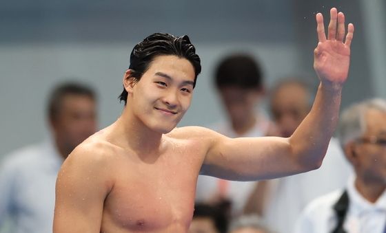 은메달 김영범, 빛나는 손인사