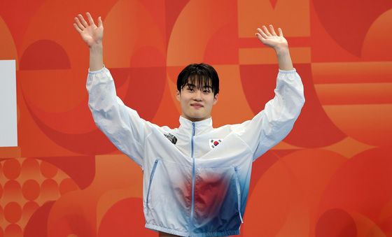 포디움 오르는 황선우