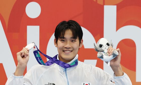 환호하는 김영범