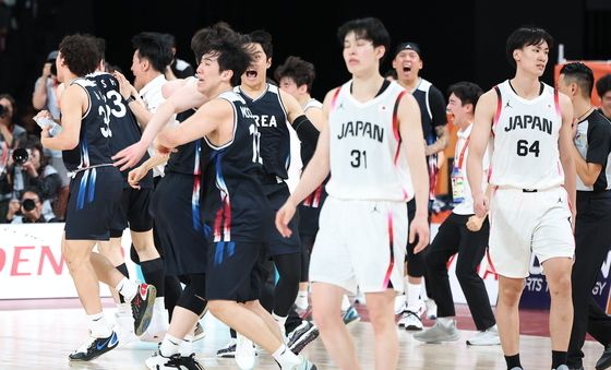 남자 농구 대표팀, 금메달 환호