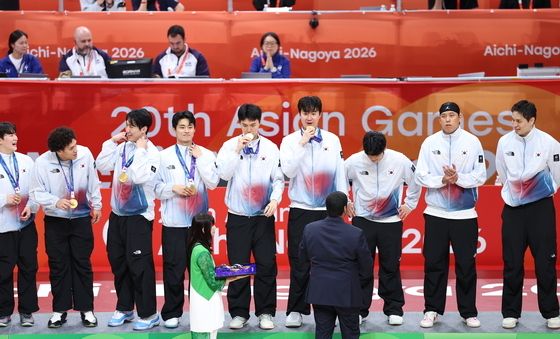 금메달 목에 건 남자 농구 대표팀