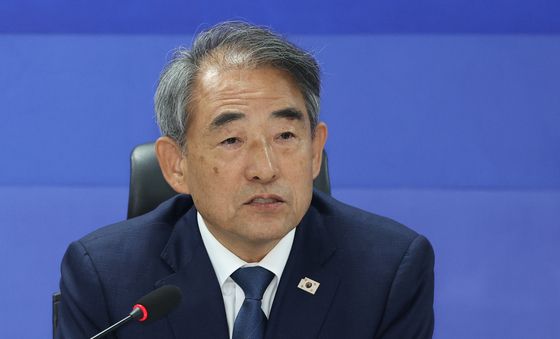 발언하는 윤준병 정조위원장