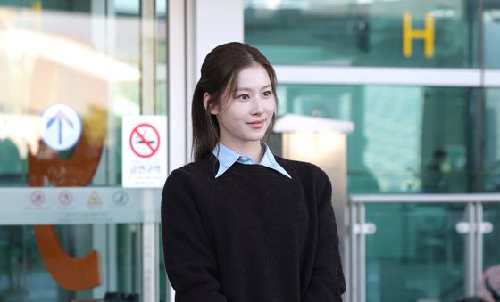 사나, 소녀 미소