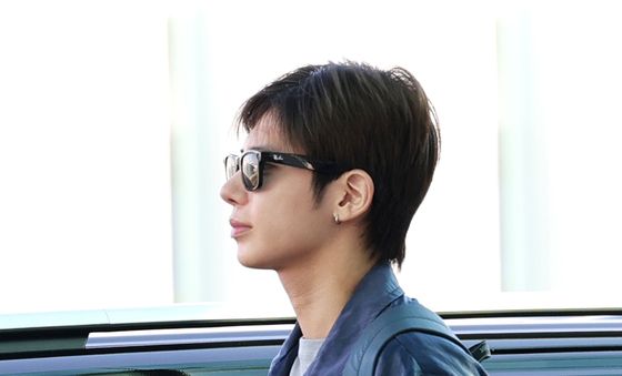 휴닝카이, 출국