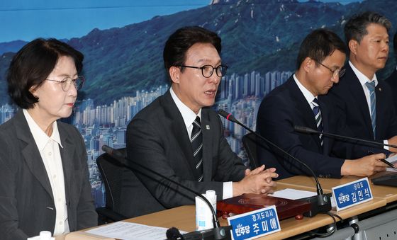 경기 최고위원회의 발언하는 김민석 대표
