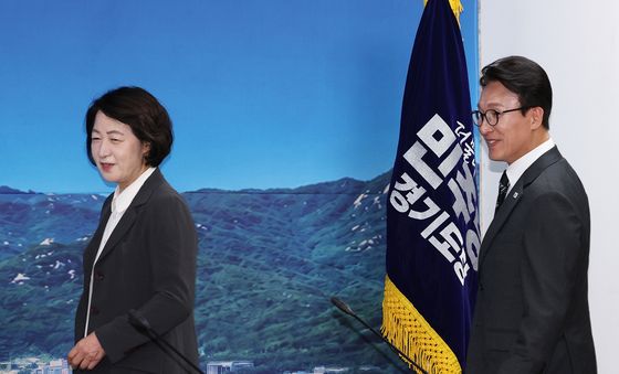 나란히 입장하는 김민석·추미애