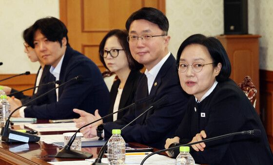 글로벌 AI 허브 추진위원회 회의 주재하는 한성숙 총리