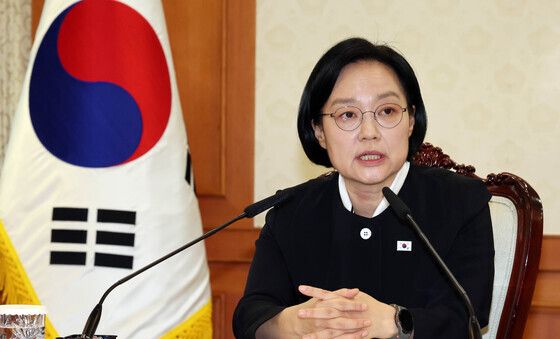 글로벌 AI 허브 추진위원회 회의 모두발언하는 한성숙 총리