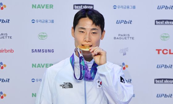 금메달 든 테크볼 이준석