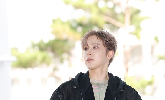 에이티즈 윤호, 분위기 있는 가을 남자