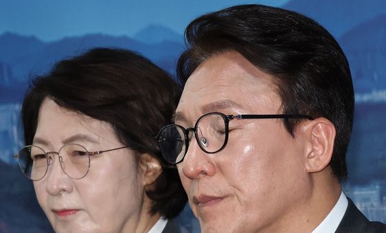 김민석·추미애 '공개충돌' 후 첫 대면