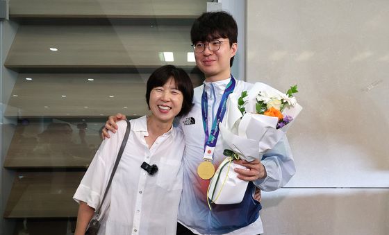 금빛 귀환 이현중, 기다리던 어머니 품으로