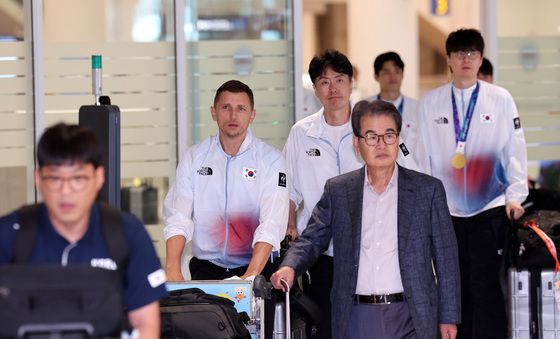 '금메달 획득' 남자 농구대표팀 귀국