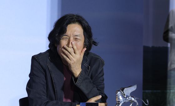 은사자상 받은 이창동 감독