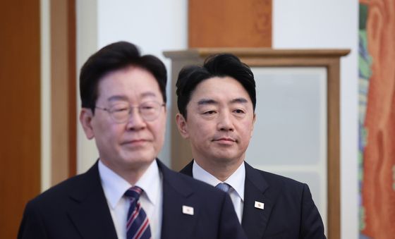 '사의 표명' 강훈식 비서실장, 수석보좌관회의 참석