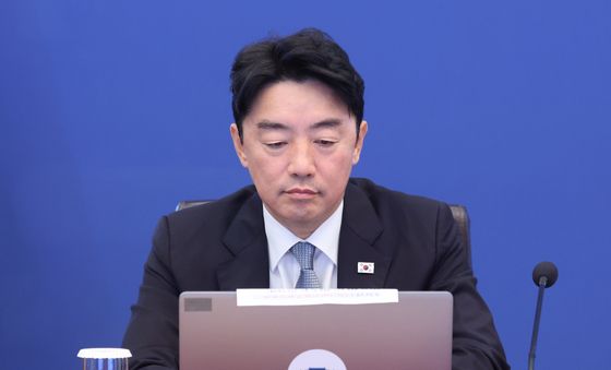 '사의표명' 강훈식 靑 비서실장, 수석보좌관회의 참석