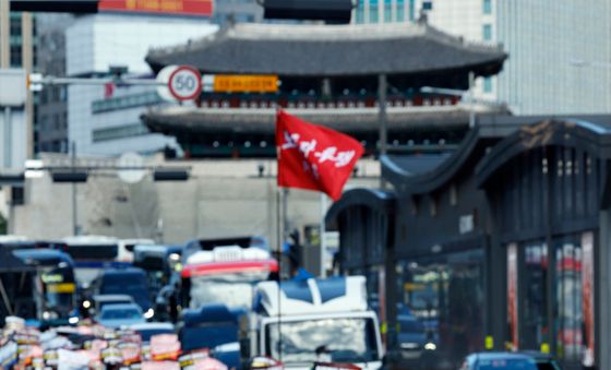 거리로 나온 철도 노동자들