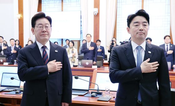 수석보좌관회의 참석한 이재명 대통령과 강훈식 비서실장