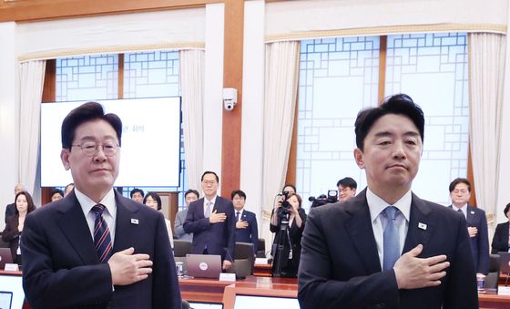 수석보좌관회의 참석한 이재명 대통령과 강훈식 비서실장