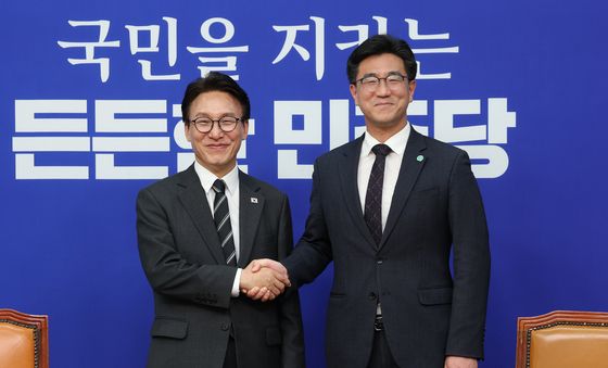 오준호 기본소득당 새 대표 접견하는 김민석 대표