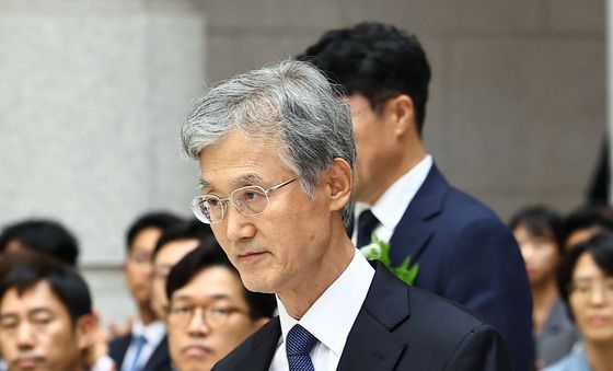 김성수 신임 대법관 취임식 참석하는 조희대 대법원장
