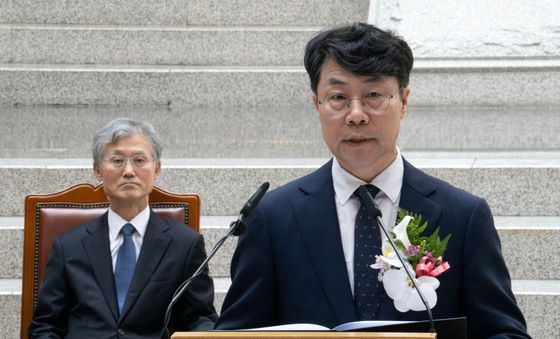 취임사하는 김성수 신임 대법관