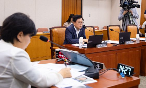 조희대 대법원장 국감 증인 채택 관련 의사진행발언하는 박형수 野 간사