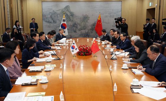 중국 전인대 상무위원회 부위원장 접견하는 조정식 의장