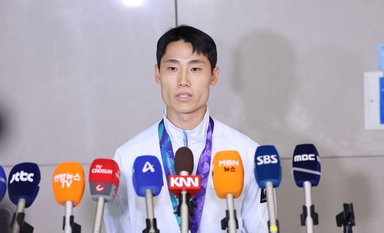 '금의환향' 이준석, '금메달 갖고 왔어요'