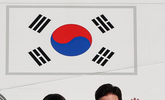 인사하는 이재명 대통령·김혜경 여사