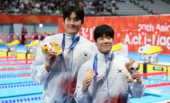김영범, 자유형 50m 금메달…지유찬 동메달