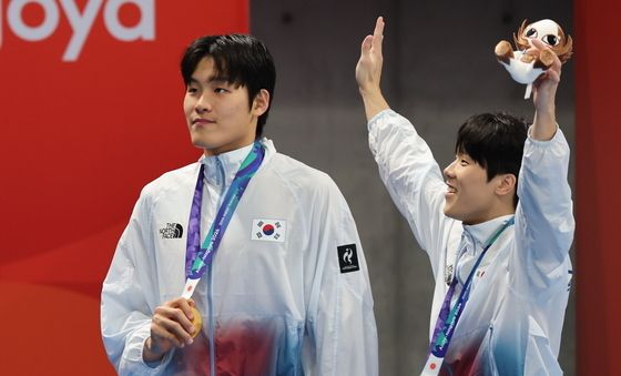 김영범, 자유형 50m 'AG 신기록'…지유찬 동메달