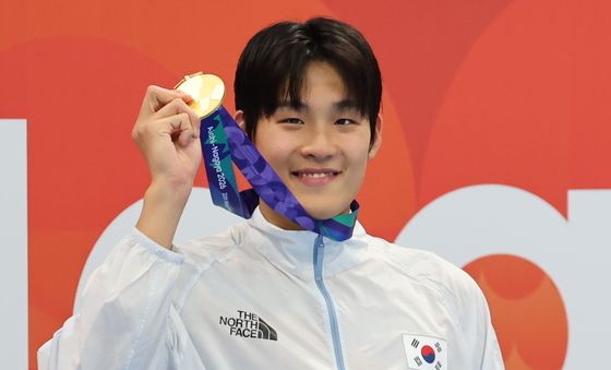 금메달 든 김영범