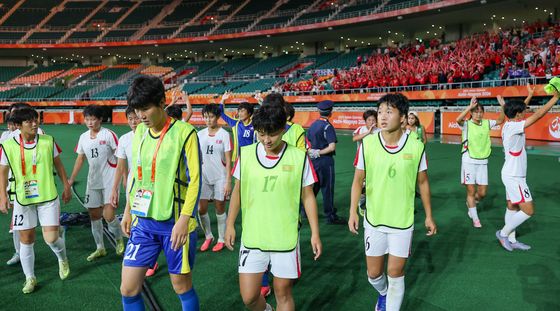 여자축구 남북대결 무승부, 고개숙인 北
