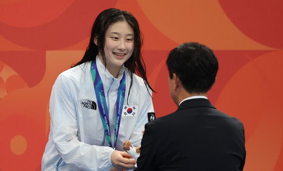 첫 AG 출전에 동메달 획득한 배영 샛별