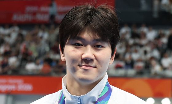 윤지환, 남자 50m 배영서 깜짝 동메달