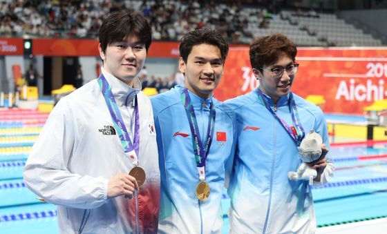 윤지환, 남자 50m 배영서 깜짝 동메달