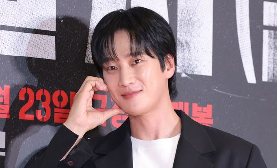 안보현, 영화관 온 '재벌형사'