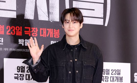 '암살자(들)' VIP 시사회 찾은 김범