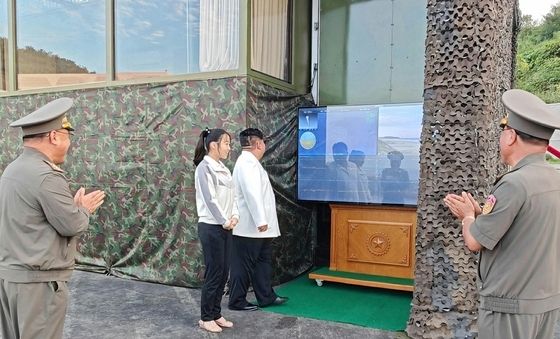 北, '극초음속 SRBM' 기술 확보 선언…"적들에 불치의 두통 안겼다"