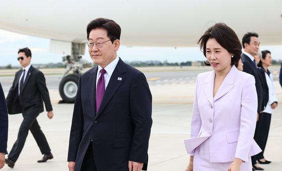 발걸음 옮기는 이재명 대통령