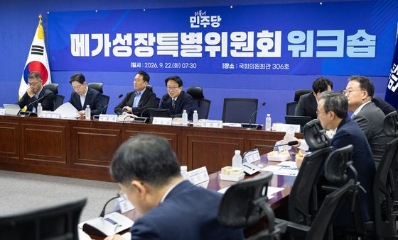 발언하는 권칠승 민주당 메가성장특위 상임부위원장
