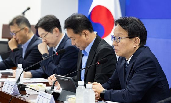 발언하는 권칠승 상임부위원장