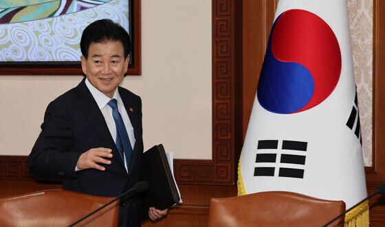 미소짓는 정동영 장관
