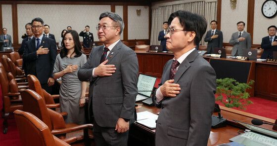 국민의례 하는 국무위원들