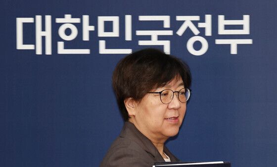 국무회의 참석하는 정은경 장관