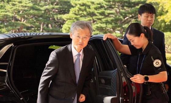 대법원 향하는 조희대 대법원장