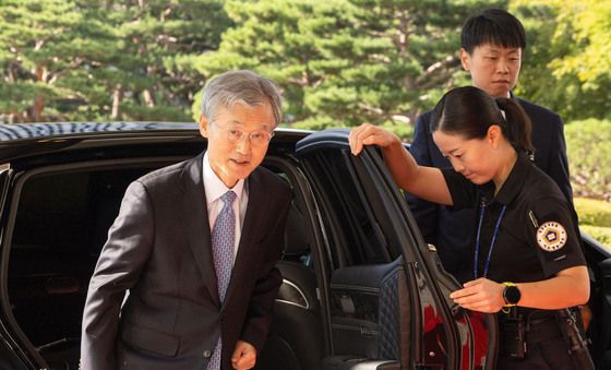 대법원 출근하는 조희대 대법원장