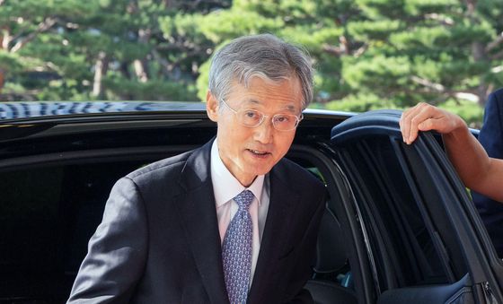 대법원 출근하는 조희대 대법원장