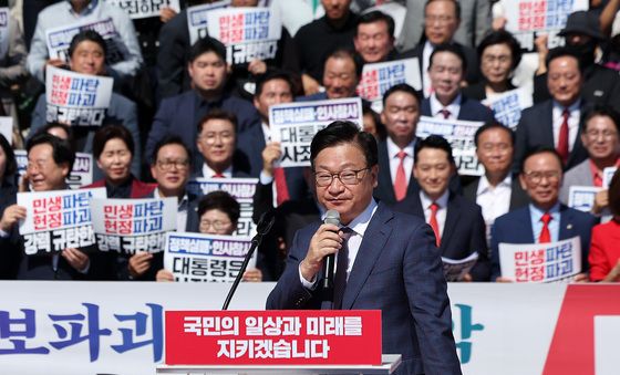 발언하는 정점식 원내대표